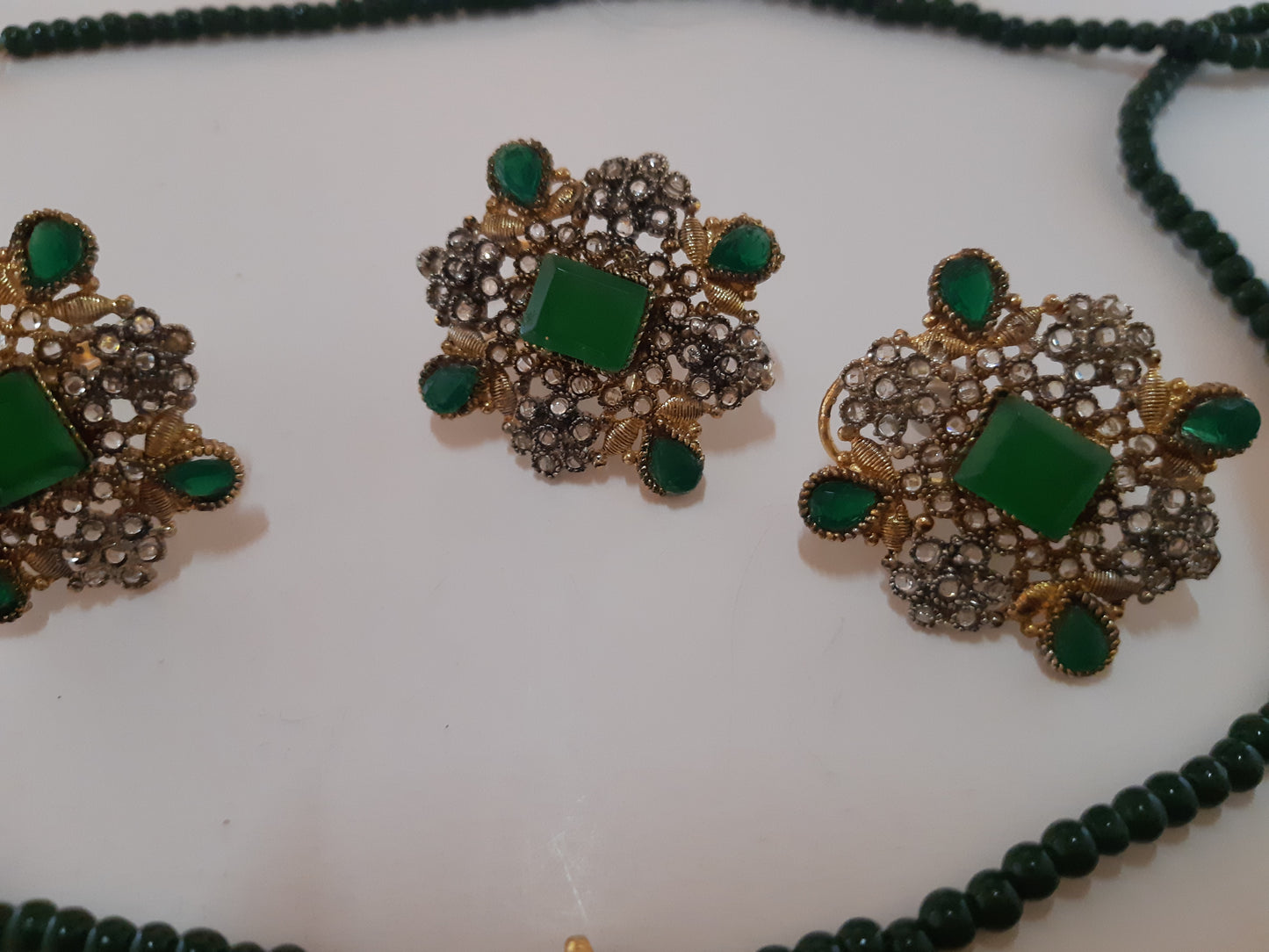 CHAMPAGNE FLOWER SHAPED GOLDEN BASE PENDANT SET - NATASHAHS