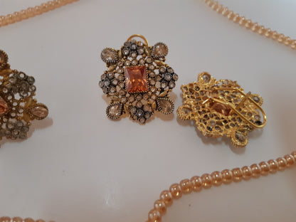 CHAMPAGNE FLOWER SHAPED GOLDEN BASE PENDANT SET - NATASHAHS