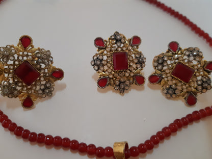 CHAMPAGNE FLOWER SHAPED GOLDEN BASE PENDANT SET - NATASHAHS