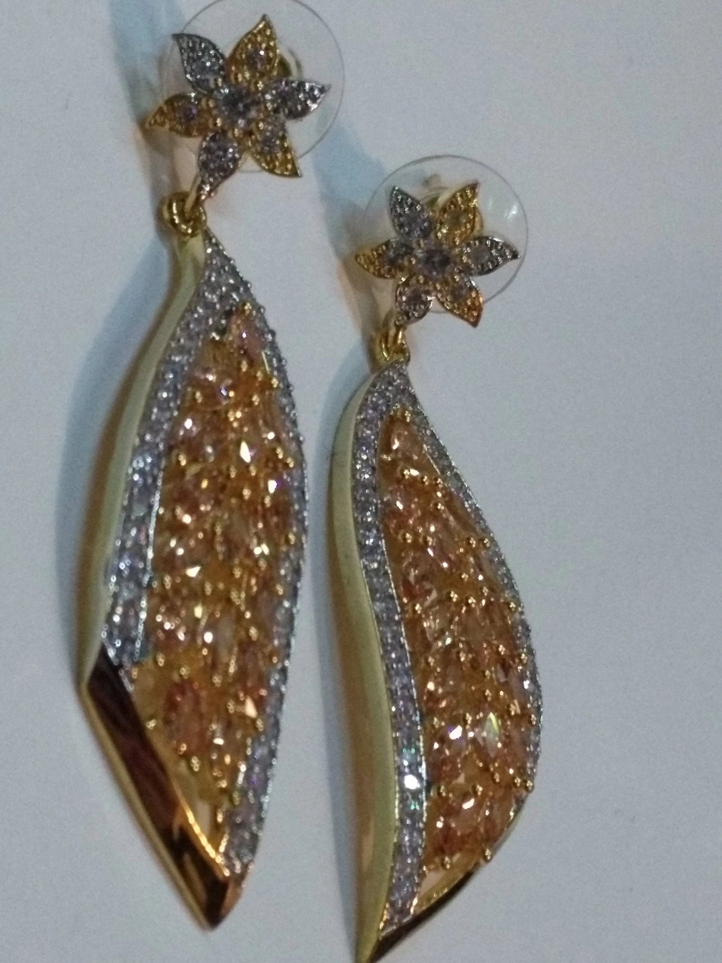 Wing-shaped earrings with pink semi-precious stones - NATASHAHS
